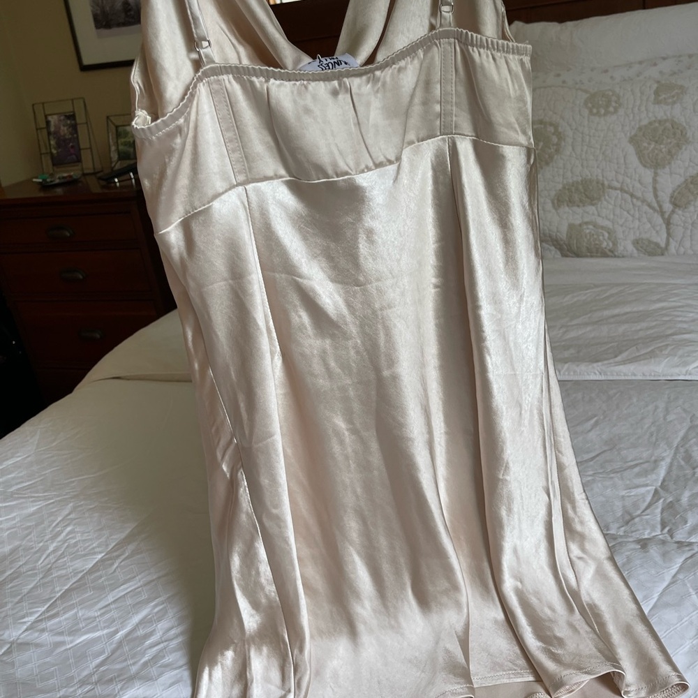 Princess Polly - Picture 2 of 3